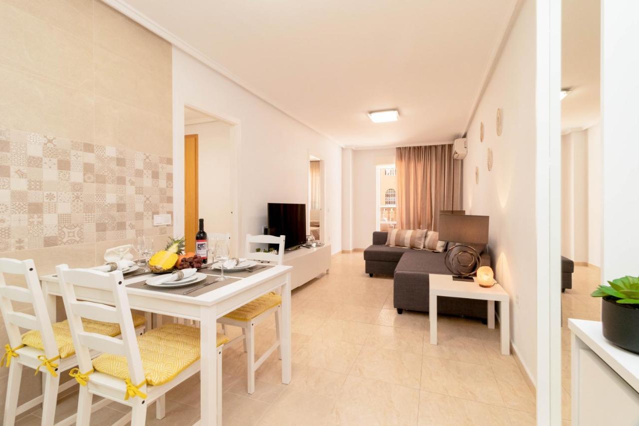Apartamento Asta Lägenhet Torrevieja Exteriör bild