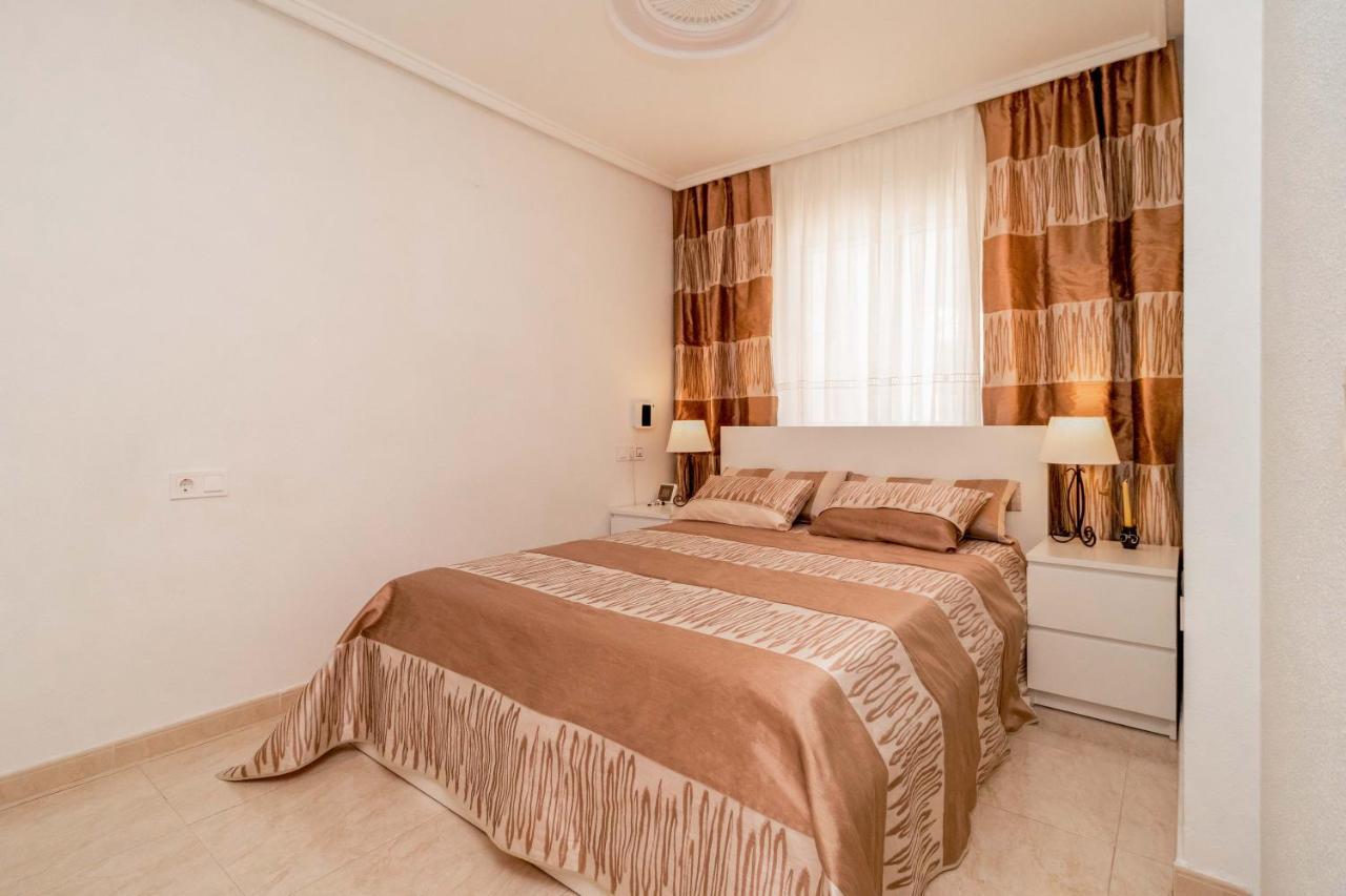 Apartamento Asta Lägenhet Torrevieja Exteriör bild