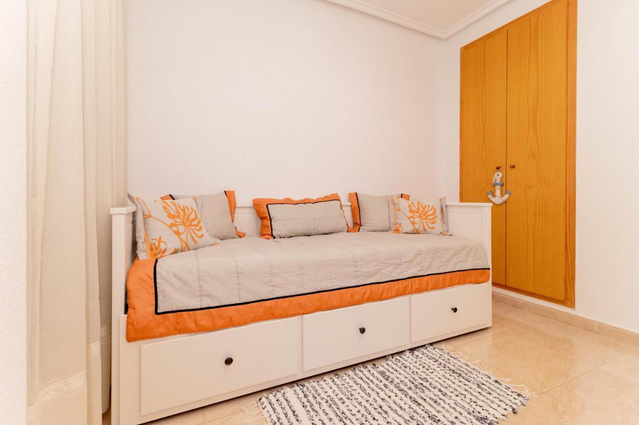 Apartamento Asta Lägenhet Torrevieja Exteriör bild