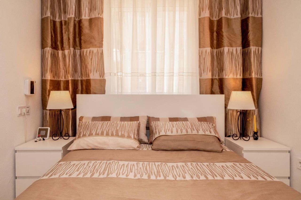 Apartamento Asta Lägenhet Torrevieja Exteriör bild