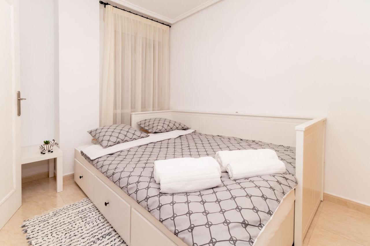 Apartamento Asta Lägenhet Torrevieja Exteriör bild